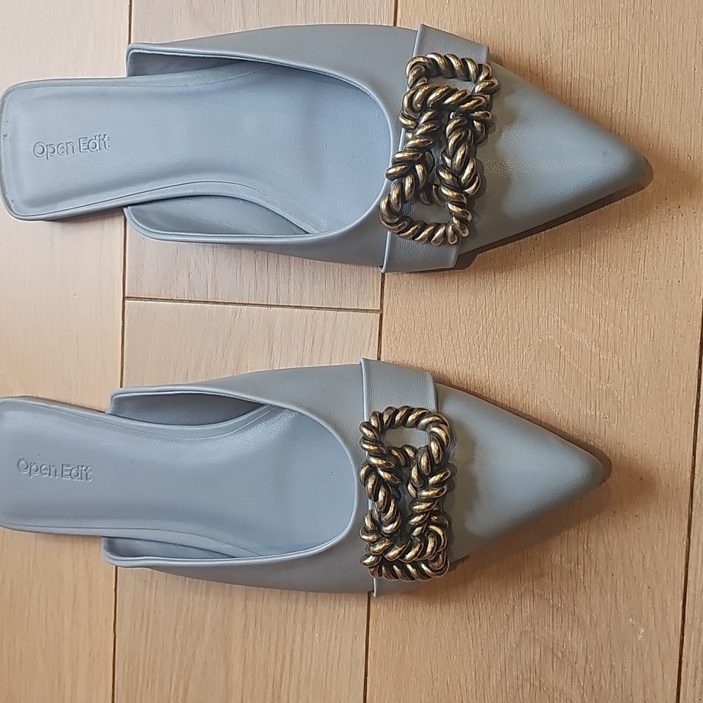 Elegant Gray Mules with Gold Accent Size M